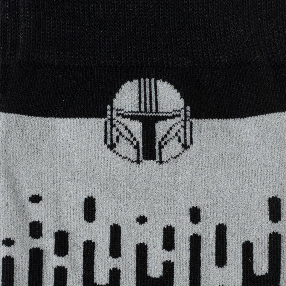 The complete Mandalorian gift set including one pair of socks and the matching lapel pin.