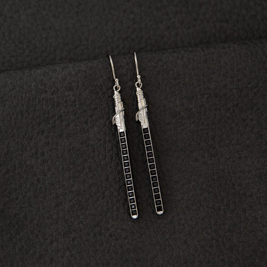 Close-up of Star Wars x RockLove Darksaber earrings featuring black Austrian crystals and black rhodium finish.-2